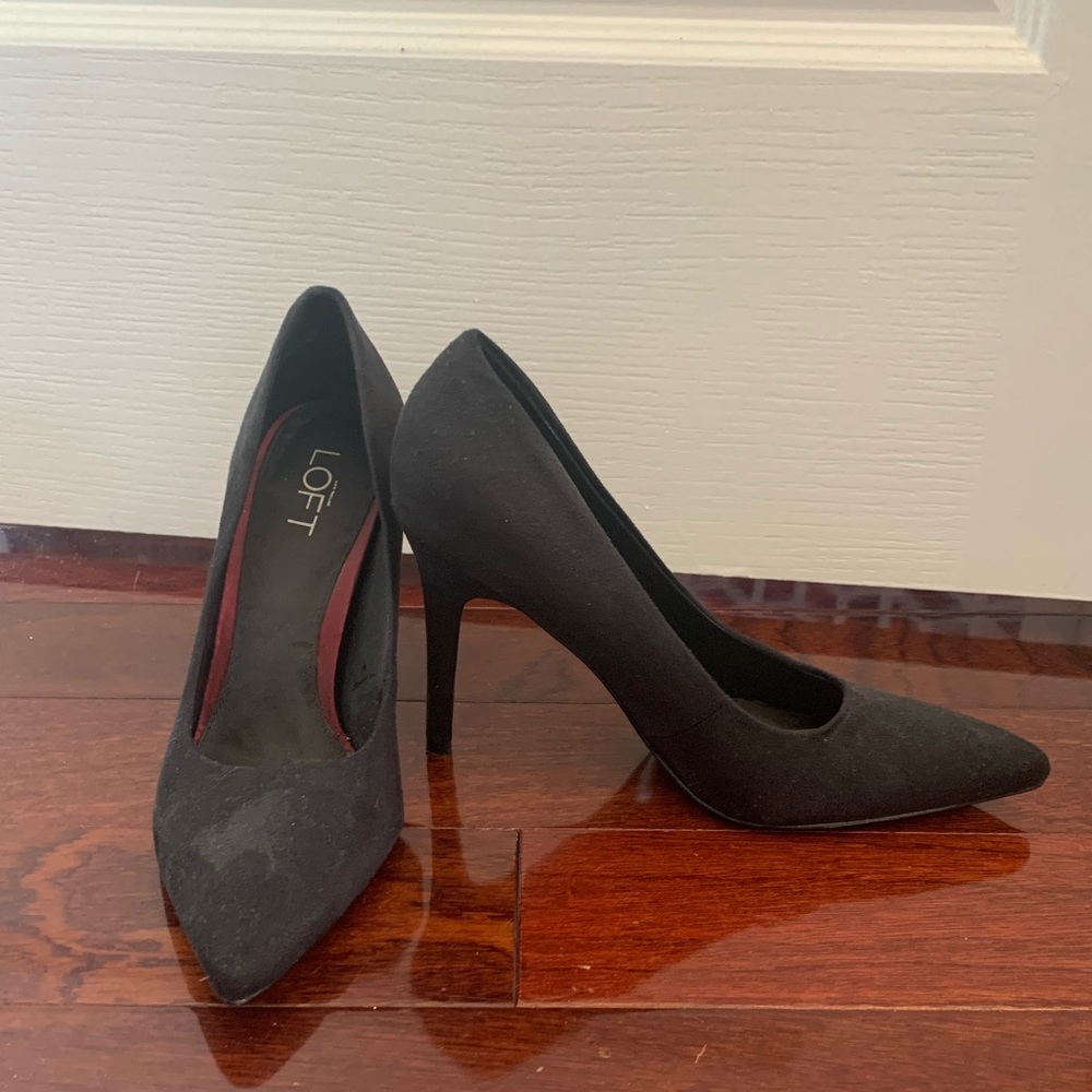 Ann Taylor LOFT black pumps